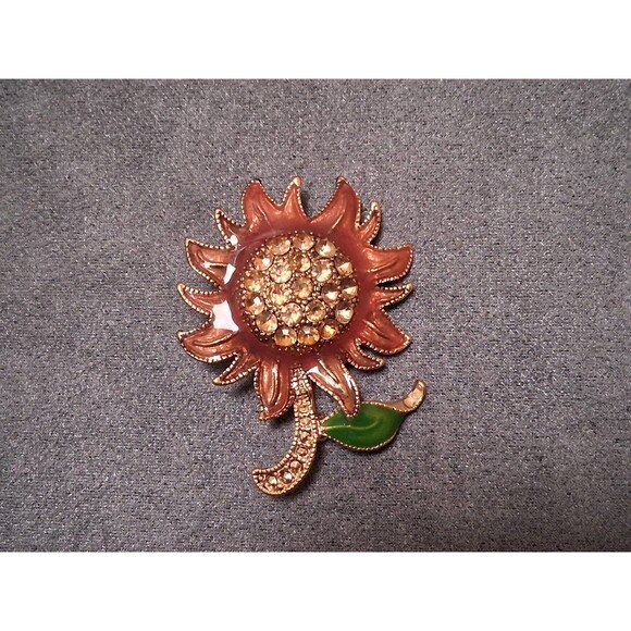 Vintage Flower Brooch Champagne Rhinestones Enamel Pin - Picture 1 of 3